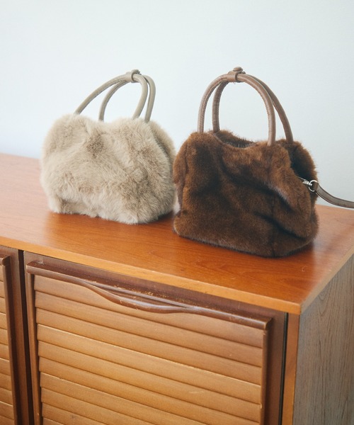 Crisp(クリスプ)の「2way square fur mini bag / 2wayスクエアファーミニバッグ(ハンドバッグ・レディース・アイボリー/ブラウン・FREE)」の4枚目の写真