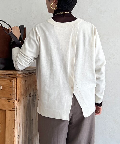 un dix cors(アンディコール)の「スーパーストレッチ後ろスリットプルオーバー(ニット/セーター・レディース・オレンジ/ブラウン/ホワイト系その他/ブルー/チャコールグレー・FREE)」の2枚目の写真
