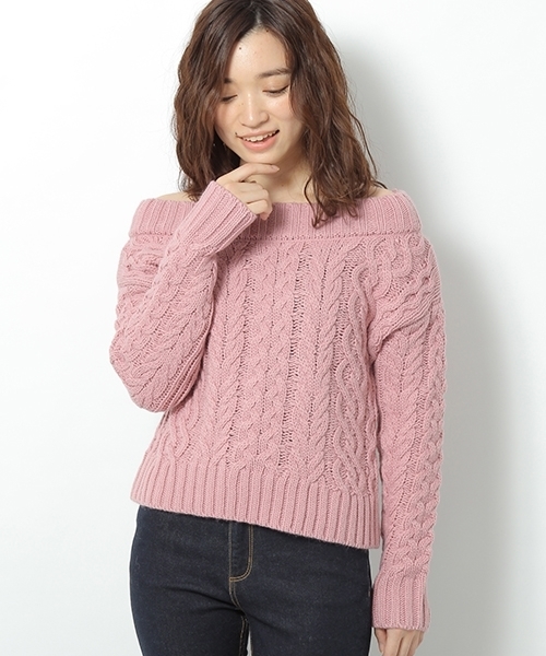 Andemiu(アンデミュウ)の「ケーブルオフショルKNITプルオーバー735431(ニット/セーター・レディース・アイボリー/ライトグレー/ピンク・FREE)」の1枚目の写真