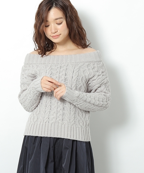 Andemiu(アンデミュウ)の「ケーブルオフショルKNITプルオーバー735431(ニット/セーター・レディース・アイボリー/ライトグレー/ピンク・FREE)」の2枚目の写真