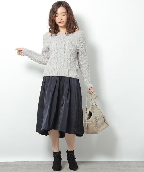 Andemiu(アンデミュウ)の「ケーブルオフショルKNITプルオーバー735431(ニット/セーター・レディース・アイボリー/ライトグレー/ピンク・FREE)」の4枚目の写真