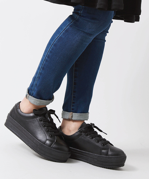 WEGO(ウィゴー)の「WEGO/厚底レースアップスニーカー(スニーカー・レディース・ホワイト/ブラック・LARGE/MEDIUM)」の3枚目の写真