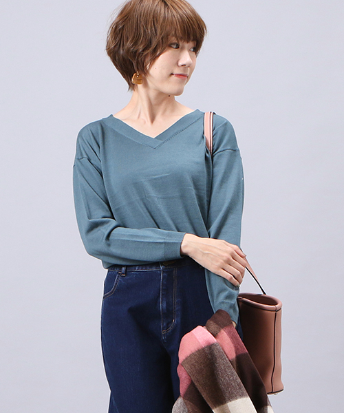 RIVE DROITE（リヴドロワ）の「カシミヤ混Vネックプルオーバー（ニット/セーター・レディース・ブラック/パープル/レッド/モスグリーン/キャメル/ライトベージュ・FREE）」の3枚目の写真