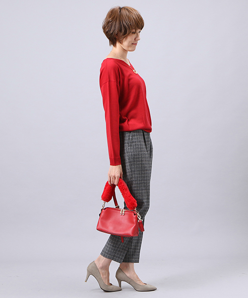 RIVE DROITE（リヴドロワ）の「カシミヤ混Vネックプルオーバー（ニット/セーター・レディース・ブラック/パープル/レッド/モスグリーン/キャメル/ライトベージュ・FREE）」の15枚目の写真