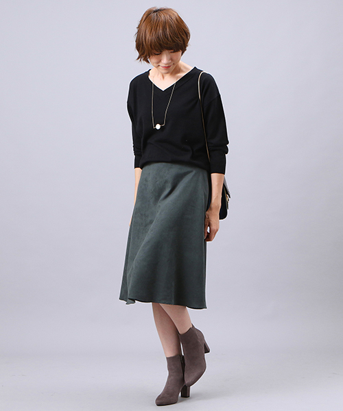 RIVE DROITE（リヴドロワ）の「カシミヤ混Vネックプルオーバー（ニット/セーター・レディース・ブラック/パープル/レッド/モスグリーン/キャメル/ライトベージュ・FREE）」の14枚目の写真