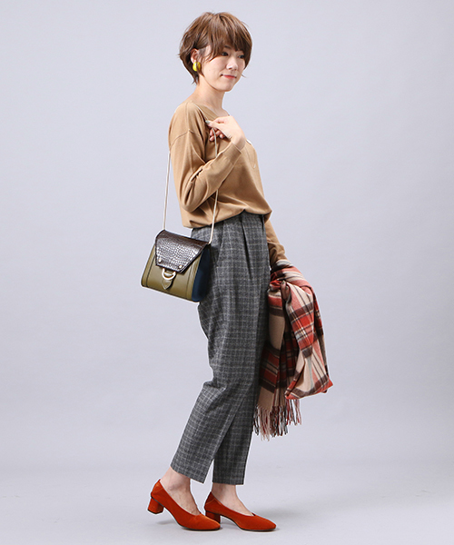 RIVE DROITE（リヴドロワ）の「カシミヤ混Vネックプルオーバー（ニット/セーター・レディース・ブラック/パープル/レッド/モスグリーン/キャメル/ライトベージュ・FREE）」の12枚目の写真