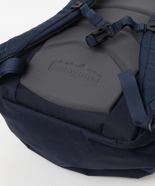 patagonia（パタゴニア）の「patagonia Black Hole Pack 25L（バックパック/リュック・メンズ・ネイビー・FREE）」の3枚目の写真
