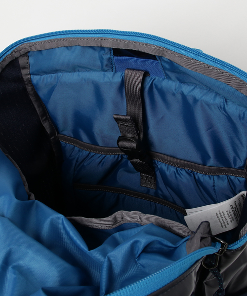 patagonia（パタゴニア）の「patagonia Black Hole Pack 25L（バックパック/リュック・メンズ・ネイビー・FREE）」の4枚目の写真