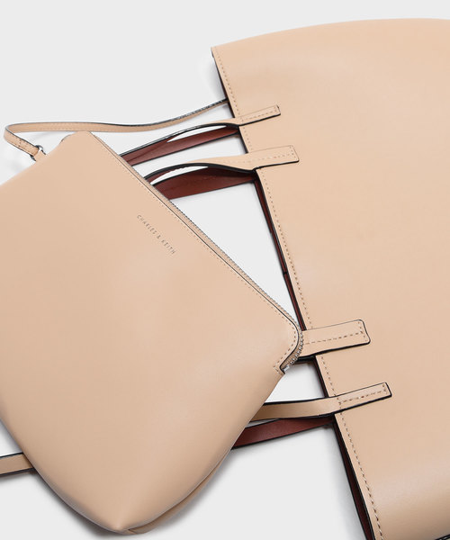 CHARLES & KEITH（チャールズ & キース）の「ラウンドエッジオーバーサイズトート / ROUND EDGE OVERSIZED TOTE（トートバッグ・レディース・ブラック/ベージュ/グリーン・XL）」の6枚目の写真
