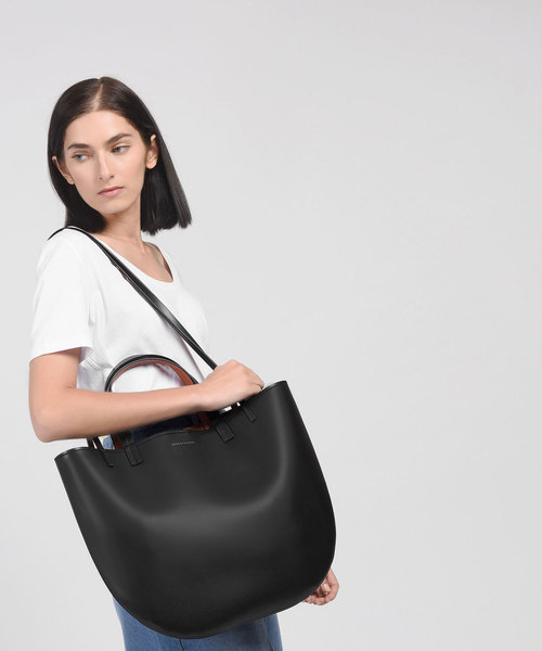 CHARLES & KEITH（チャールズ & キース）の「ラウンドエッジオーバーサイズトート / ROUND EDGE OVERSIZED TOTE（トートバッグ・レディース・ブラック/ベージュ/グリーン・XL）」の9枚目の写真