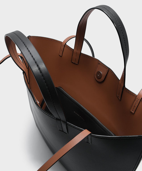 CHARLES & KEITH（チャールズ & キース）の「ラウンドエッジオーバーサイズトート / ROUND EDGE OVERSIZED TOTE（トートバッグ・レディース・ブラック/ベージュ/グリーン・XL）」の12枚目の写真