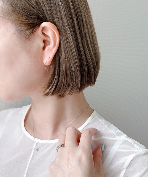 ESTELLE（エステール）の「K18 ホワイトゴールド ピアス （2mm） ESTELLE/エステール（ピアス（両耳用）・レディース・ホワイトゴールド・-）」の7枚目の写真