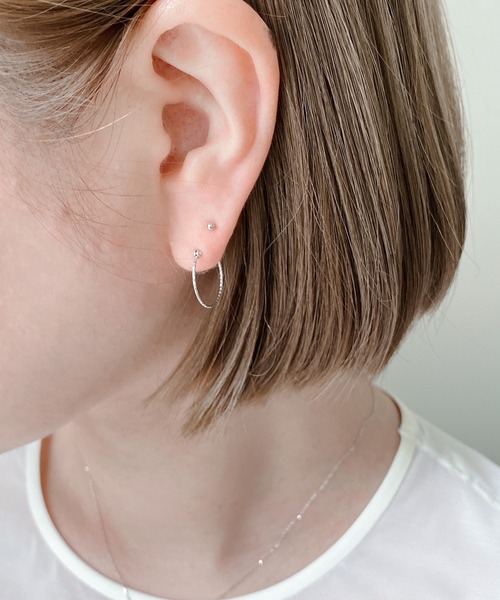 ESTELLE（エステール）の「K18 ホワイトゴールド ピアス （2mm） ESTELLE/エステール（ピアス（両耳用）・レディース・ホワイトゴールド・-）」の9枚目の写真