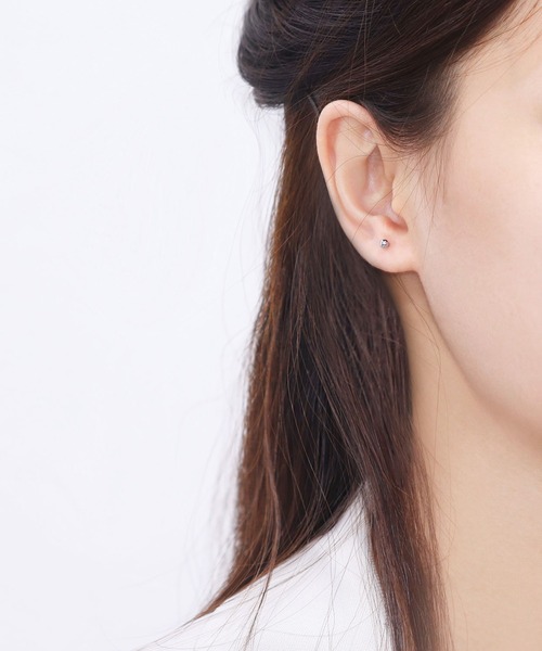 ESTELLE（エステール）の「K18 ホワイトゴールド ピアス （2mm） ESTELLE/エステール（ピアス（両耳用）・レディース・ホワイトゴールド・-）」の11枚目の写真