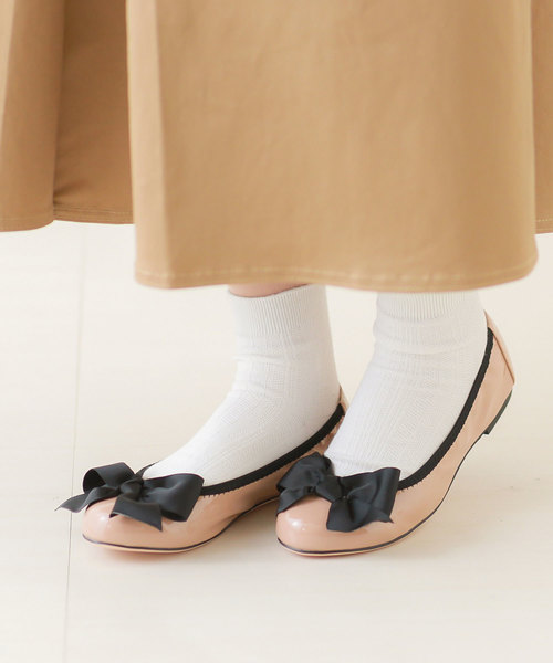 menue(メヌエ)の「グログランリボン付き ラウンドトゥ ローヒール パンプス 1cmヒール フラットシューズ(パンプス・レディース・ブラック/ネイビー/バーガンディー/チャコール/グレイッシュベージュ/ピンクベージュ/ブラック系その他2/ブラック系その他/ブルー/ブラウン系その他・21.5cm/22cm/22.5cm/23cm/23.5cm/24cm/25.5cm/26.0cm/24.5cm/25cm)」の9枚目の写真