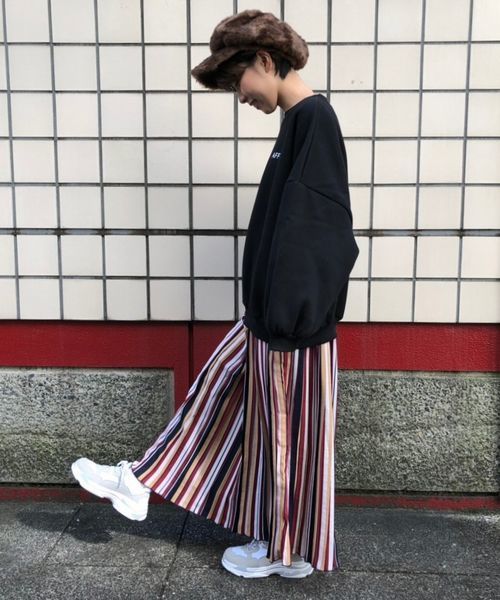 tiptop（ティップトップ）の「裏起毛バックフォトプリントBIGスウェットプルオーバー（スウェット・レディース・ブラック/ベージュ/オフホワイト・FREE）」の6枚目の写真