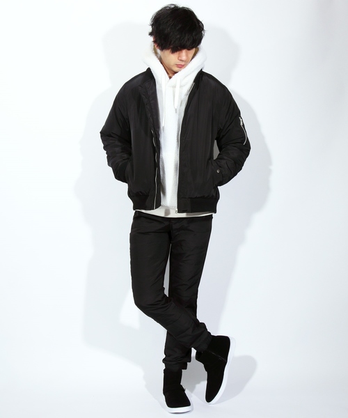 ８(eight)（エイト）の「MA-1 ミリタリージャケット 中綿 ブルゾン（MA-1・メンズ・ブラック/カーキ・MEDIUM/LARGE/X-LARGE）」の3枚目の写真