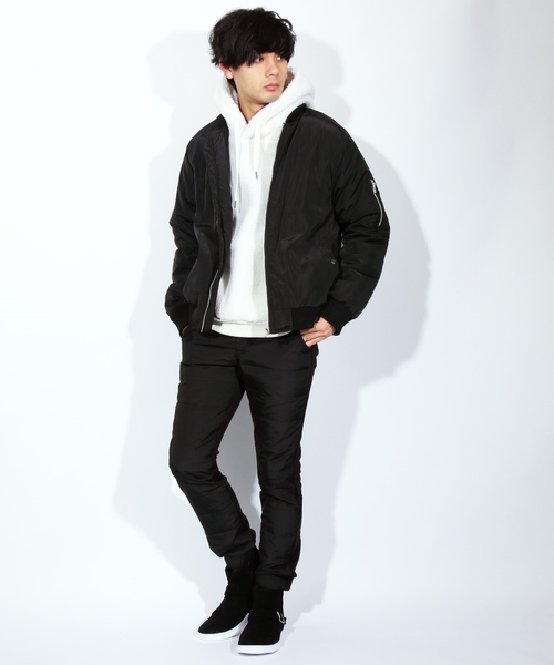 ８(eight)（エイト）の「MA-1 ミリタリージャケット 中綿 ブルゾン（MA-1・メンズ・ブラック/カーキ・MEDIUM/LARGE/X-LARGE）」の4枚目の写真