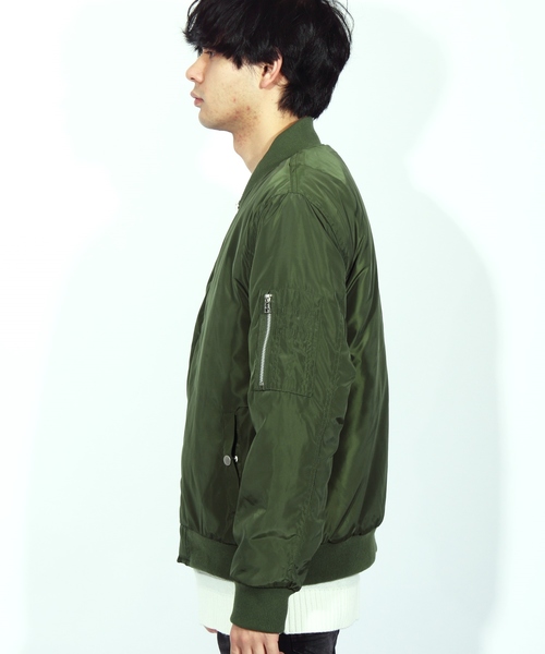 ８(eight)（エイト）の「MA-1 ミリタリージャケット 中綿 ブルゾン（MA-1・メンズ・ブラック/カーキ・MEDIUM/LARGE/X-LARGE）」の7枚目の写真