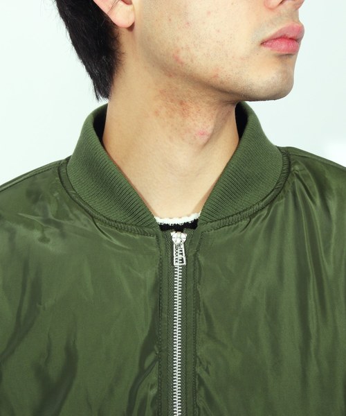 ８(eight)（エイト）の「MA-1 ミリタリージャケット 中綿 ブルゾン（MA-1・メンズ・ブラック/カーキ・MEDIUM/LARGE/X-LARGE）」の10枚目の写真