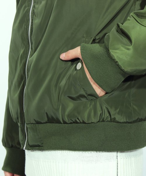 ８(eight)（エイト）の「MA-1 ミリタリージャケット 中綿 ブルゾン（MA-1・メンズ・ブラック/カーキ・MEDIUM/LARGE/X-LARGE）」の15枚目の写真