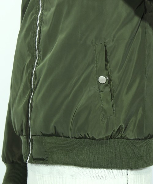 ８(eight)（エイト）の「MA-1 ミリタリージャケット 中綿 ブルゾン（MA-1・メンズ・ブラック/カーキ・MEDIUM/LARGE/X-LARGE）」の16枚目の写真