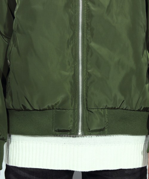 ８(eight)（エイト）の「MA-1 ミリタリージャケット 中綿 ブルゾン（MA-1・メンズ・ブラック/カーキ・MEDIUM/LARGE/X-LARGE）」の18枚目の写真