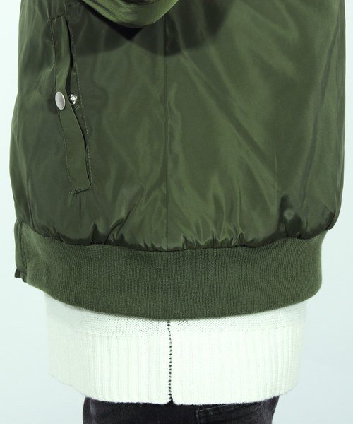 ８(eight)（エイト）の「MA-1 ミリタリージャケット 中綿 ブルゾン（MA-1・メンズ・ブラック/カーキ・MEDIUM/LARGE/X-LARGE）」の19枚目の写真