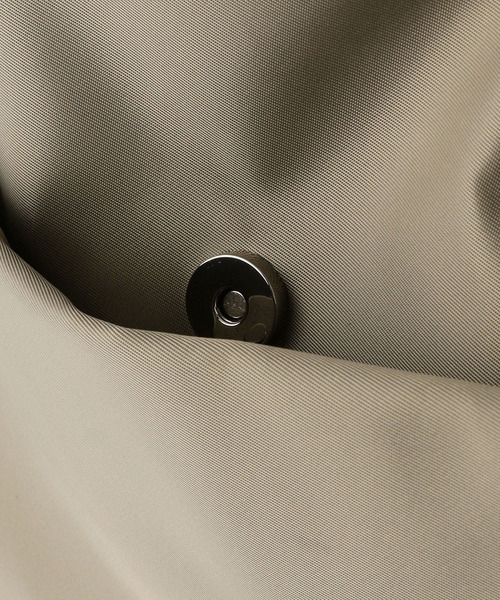 A/C DESIGN BY ALPHA CUBIC（エーシーデザインバイアルファキュービック）の「ナイロントートバッグ（トートバッグ・レディース・ブラック/カーキ/ライトグレー・フリー）」の8枚目の写真