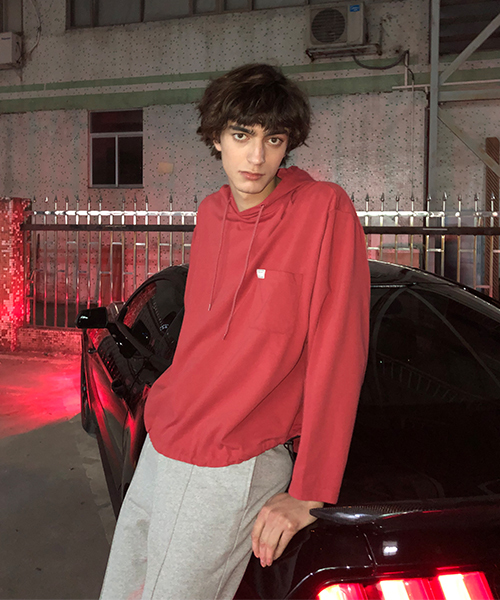 MASONPRINCE(メイソンプリンス)の「【MASONPRINCE】ビッグシルエット フード付きカットソー 裾アジャスター付き(パーカー・メンズ・ホワイト/ブラック/カーキ/レッド/ブルー・S/M/L)」の20枚目の写真