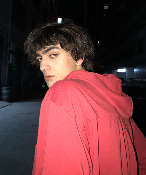 MASONPRINCE(メイソンプリンス)の「【MASONPRINCE】ビッグシルエット フード付きカットソー 裾アジャスター付き(パーカー・メンズ・ホワイト/ブラック/カーキ/レッド/ブルー・S/M/L)」の11枚目の写真