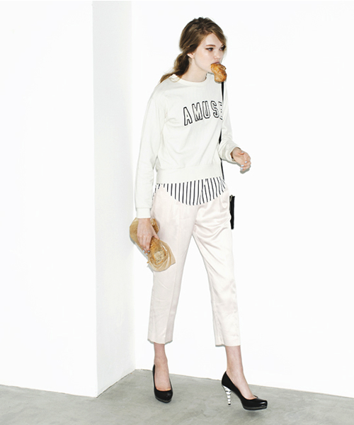 JENEVIEVE(ジュヌヴィエーヴ)の「AMUSEスウェット(スウェット・レディース・ホワイト/グレー/ブラック・1)」の1枚目の写真