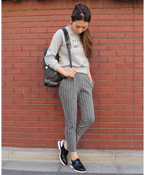 JENEVIEVE(ジュヌヴィエーヴ)の「AMUSEスウェット(スウェット・レディース・ホワイト/グレー/ブラック・1)」の8枚目の写真