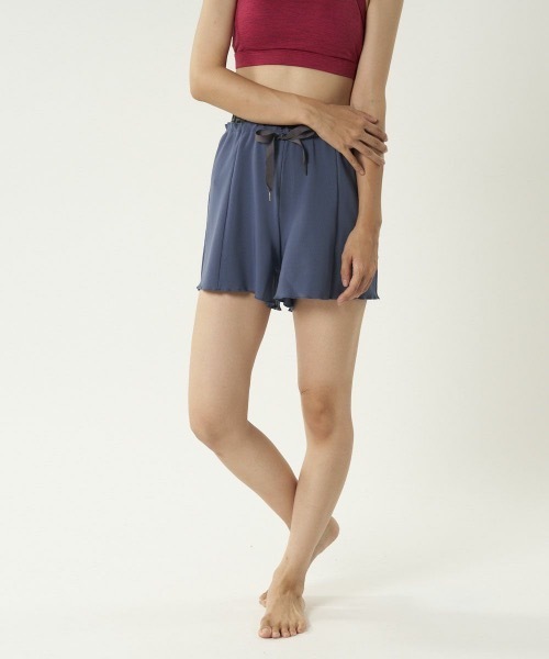 FILA(フィラ)の「【FILA/フィラ】リブフレアショートパンツ / マリンスポーツ アウトドア ヨガ キャンプ フェス(その他パンツ・レディース・ホワイト/ブラック/ベージュ/ネイビー・MEDIUM/LARGE)」の4枚目の写真