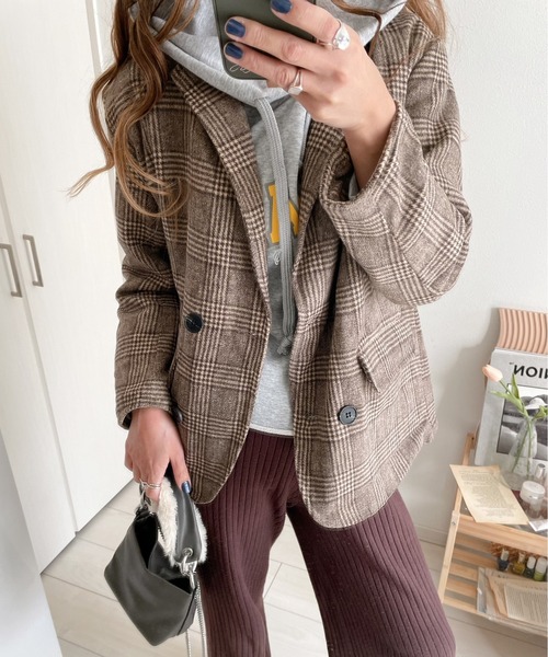 emi+(エミプラス)の「BIGシルエット チェック柄テーラージャケット(チェスターコート・レディース・ブラック/ブラウン/ダークブラウン/ベージュ/アイボリー・S/M/L)」の4枚目の写真