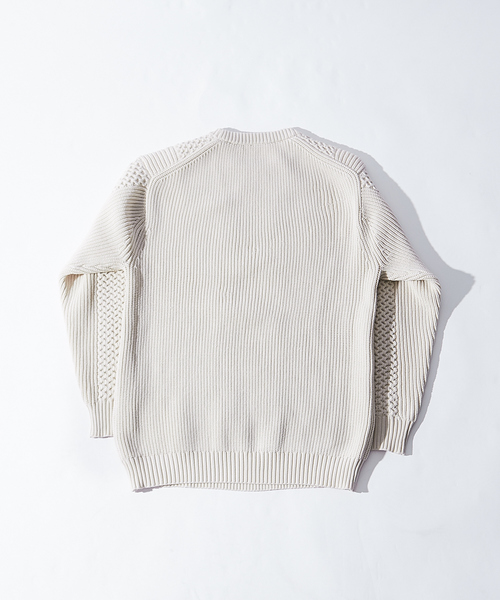 ABAHOUSE（アバハウス）の「クルーネック アランニット（ニット/セーター・メンズ・ブラック/オフホワイト/グレイッシュベージュ/グレイッシュブルー・46/44/48）」の7枚目の写真