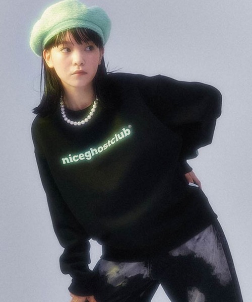 NICE GHOST CLUB(ナイスゴーストクラブ)の「【nice ghost club/ナイス ゴースト クラブ】TYPO LOGO SWEATSHIRTS/韓国ブランド タイポロゴ MTM スウェットシャツ トレーナー(スウェット・レディース・ブラック/アイボリー・L)」の2枚目の写真