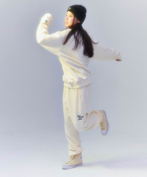 NICE GHOST CLUB(ナイスゴーストクラブ)の「【nice ghost club/ナイス ゴースト クラブ】TYPO LOGO SWEATSHIRTS/韓国ブランド タイポロゴ MTM スウェットシャツ トレーナー(スウェット・レディース・ブラック/アイボリー・L)」の3枚目の写真