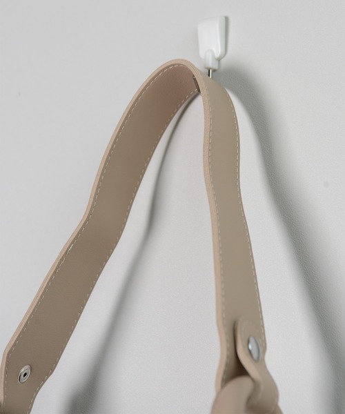 shopnikoniko（ショップニコニコ）の「バケットスクエアバッグ（ハンドバッグ・レディース・ベージュ/ブラック/ホワイト・フリー）」の4枚目の写真