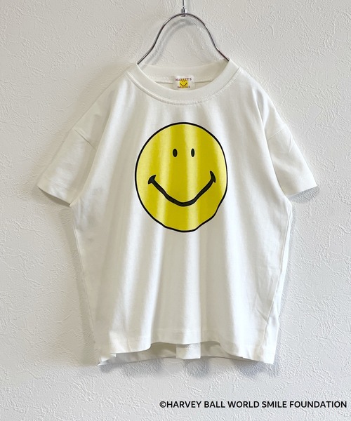 MARKEY'S（マーキーズ）の「【HARVEY BALL】SMILY FACE TEE（80～150cm）（Tシャツ/カットソー・キッズ・オフホワイト/アイボリー/ライトブルー/ネイビー/チャコール/ホワイト系その他/レッド・80/90/95/100/110/120/130/140/150）」の2枚目の写真