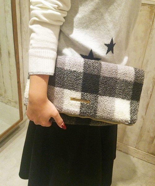 CIAOPANIC TYPY(チャオパニックティピー)の「ボアクラッチバック(ハンドバッグ・レディース・レッド/グレー/その他21・FREE)」の1枚目の写真