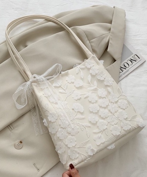 KOR（ケーオーアール）の「フラワーレーストートバック（トートバッグ・レディース・ホワイト/パープル・FREE）」の2枚目の写真