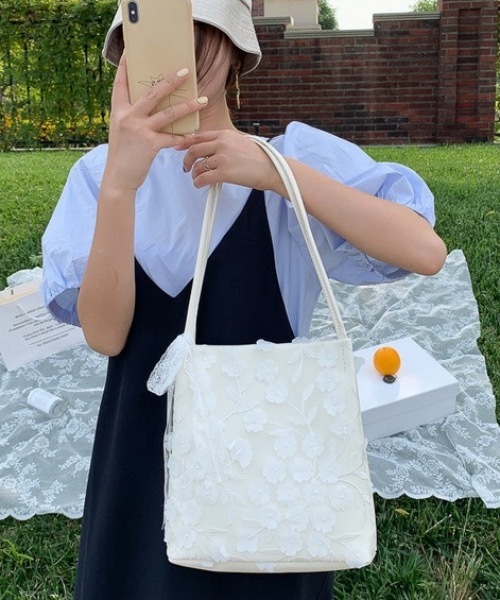 KOR（ケーオーアール）の「フラワーレーストートバック（トートバッグ・レディース・ホワイト/パープル・FREE）」の7枚目の写真