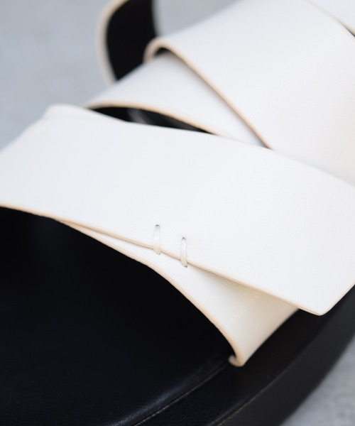 Marient（マリエント）の「Taper Leather Sandals/ベルトステッチサンダル（サンダル・レディース・アイボリー/ブラック・23.0cm/23.5cm/24.0cm/24.5cm）」の11枚目の写真