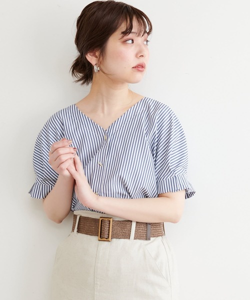 natural couture(ナチュラルクチュール)の「バー釦袖タックブラウス(シャツ/ブラウス・レディース・ブラック/サックスブルー/モカ/ストライプ/ライトベージュ/ピンク・FREE)」の6枚目の写真