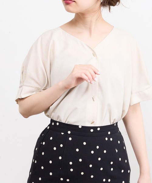 natural couture(ナチュラルクチュール)の「バー釦袖タックブラウス(シャツ/ブラウス・レディース・ブラック/サックスブルー/モカ/ストライプ/ライトベージュ/ピンク・FREE)」の4枚目の写真