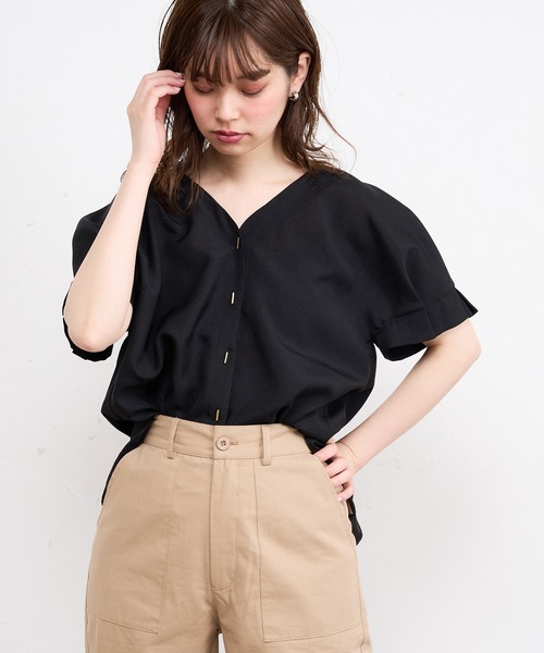 natural couture(ナチュラルクチュール)の「バー釦袖タックブラウス(シャツ/ブラウス・レディース・ブラック/サックスブルー/モカ/ストライプ/ライトベージュ/ピンク・FREE)」の10枚目の写真