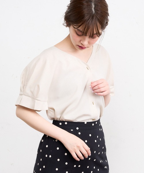 natural couture(ナチュラルクチュール)の「バー釦袖タックブラウス(シャツ/ブラウス・レディース・ブラック/サックスブルー/モカ/ストライプ/ライトベージュ/ピンク・FREE)」の12枚目の写真
