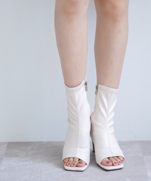 VIVIAN（ヴィヴィアン）の「オープントゥストレッチショートブーツ（ブーツ・レディース・グレー系その他7/ブラック/アイボリー・L/S/M）」の4枚目の写真