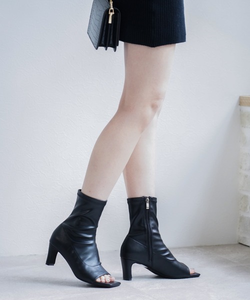 VIVIAN（ヴィヴィアン）の「オープントゥストレッチショートブーツ（ブーツ・レディース・グレー系その他7/ブラック/アイボリー・L/S/M）」の8枚目の写真